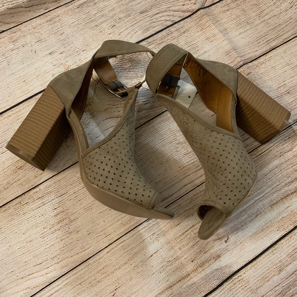 Universal Thread Hannah Block Heeled Pumps - Picture 6 of 6